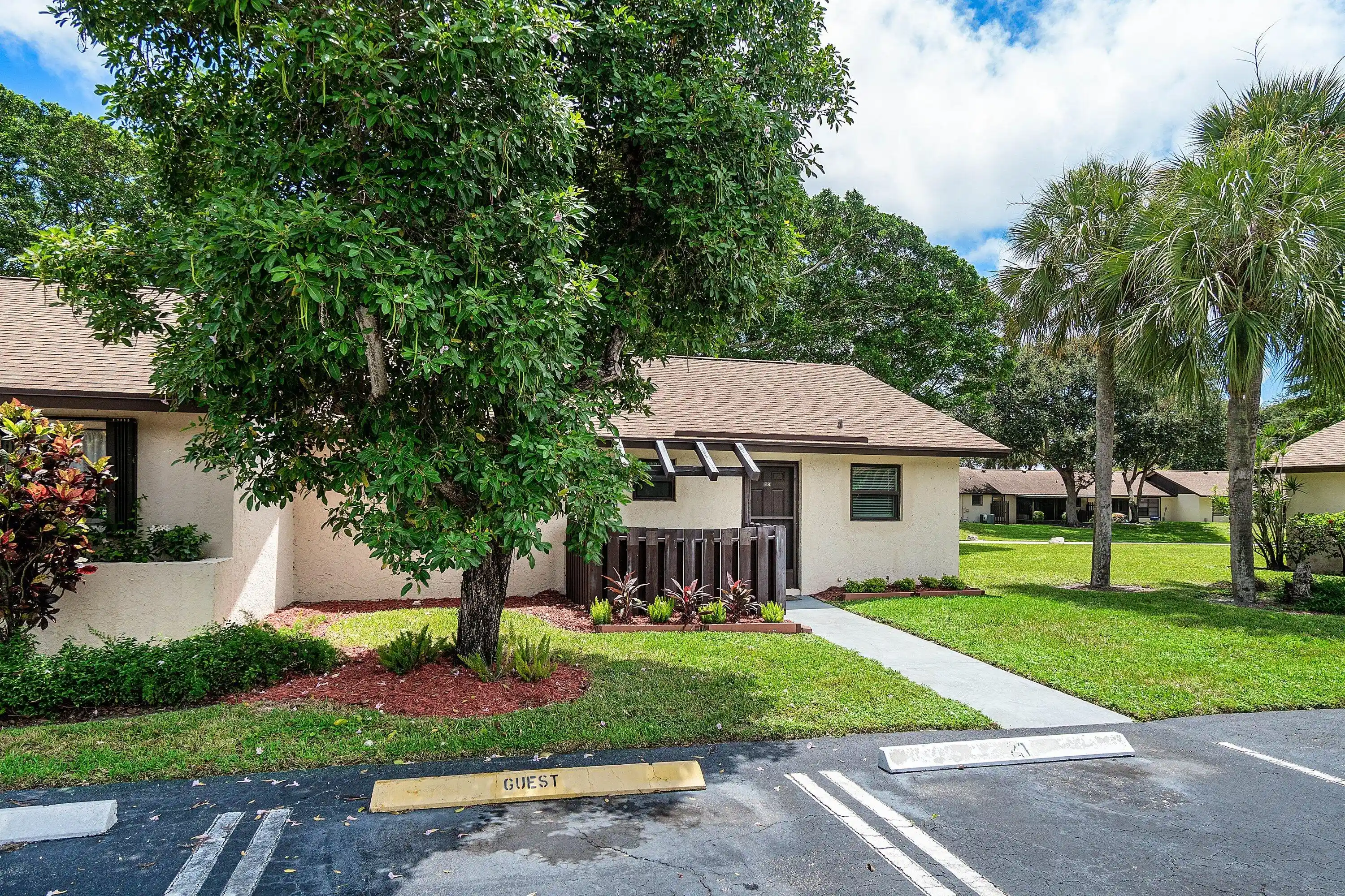 Photo 1 of Sale Pending at 28 Via De Casas Norte, Boynton Beach, FL 33426 | MLS# B26061560 | Listing updated on 2026-10-27