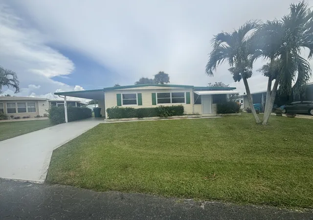 Photo 3 of Manufactured home for sale at 4435 Round Table Ct, Boynton Beach, FL 33436 | MLS# B26061720 | Listing updated on 2026-10-01