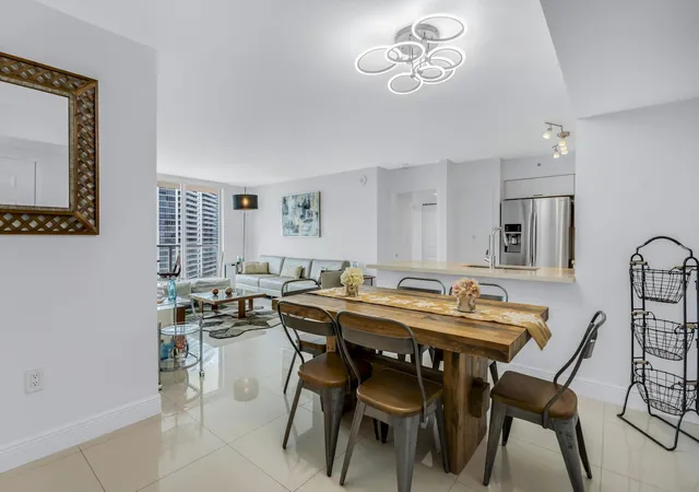 Listing Photo 4 - Condo for sale in The Mark on Brickell located at 1155 Brickell Bay Dr, Miami, FL 33131 - Unit #2509