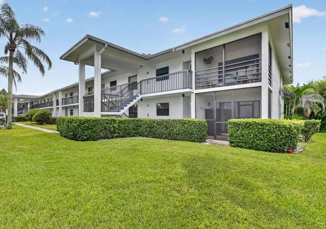 Photo 2 of Sale Pending at 1200 Se Parkview Pl #F-5, Stuart, FL 34994 | MLS# B26061789 | Listing updated on 2026-09-29