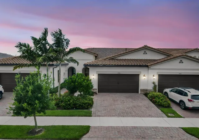 Photo 3 of Sale Pending at 7520 N Blue Spring Dr, Parkland, FL 33067 | MLS# B26061912 | Listing updated on 2026-09-29