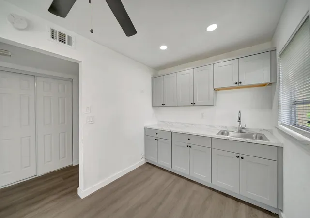 Listing Photo 5 - Condo for sale in building located at 6001 Nw 61St Ave, Tamarac, FL 33319 - Unit #112