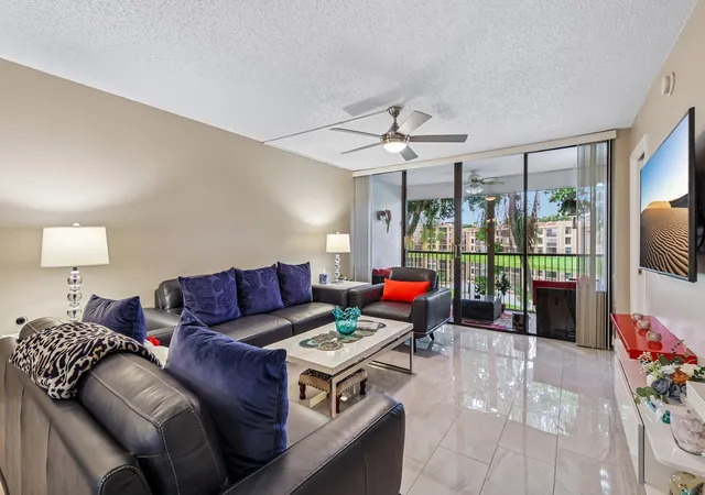 Listing Photo 4 - Condo for sale in building located at 5718 Coral Lake Dr, Margate, FL 33063 - Unit #206