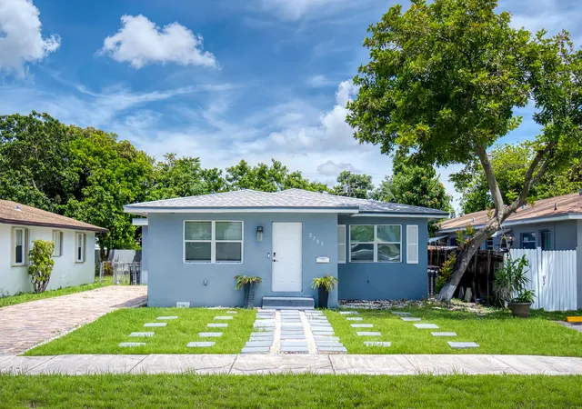 Photo 3 of Single family home for sale at 2709 Dewey St, Hollywood, FL 33020 | MLS# B26062225 | Listing updated on 2026-10-09
