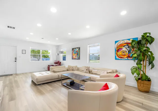 Photo 4 of Single family home for sale at 2709 Dewey St, Hollywood, FL 33020 | MLS# B26062225 | Listing updated on 2026-10-09