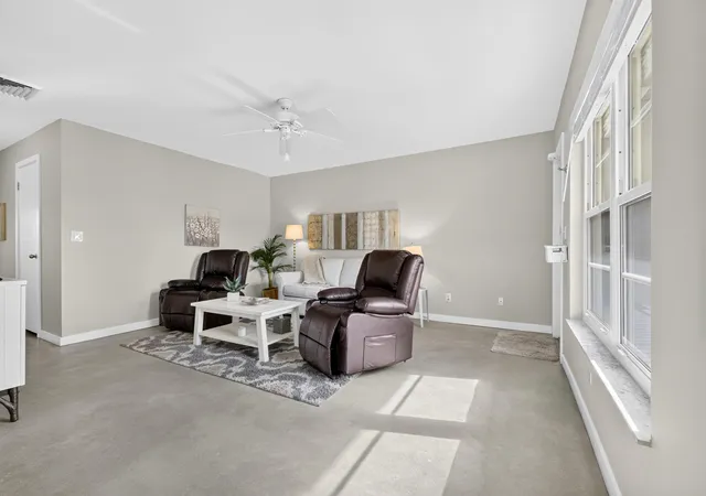 Listing Photo 5 - Condo for sale in building located at 72 Royal Oak Ct, Vero Beach, FL 32962 - Unit #202