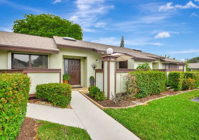 Photo 2 of Single family home for sale at 494 Iron Frg Ct, Royal Palm Beach, FL 33411 | MLS# B26062399 | Listing updated on 2026-09-23