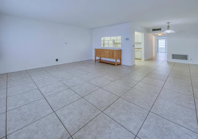 Photo 2 of Condo for sale at 3240 Lake Osborne Dr #109, Lake Worth Beach, FL 33461 | MLS# B26062533 | Listing updated on 2026-09-23