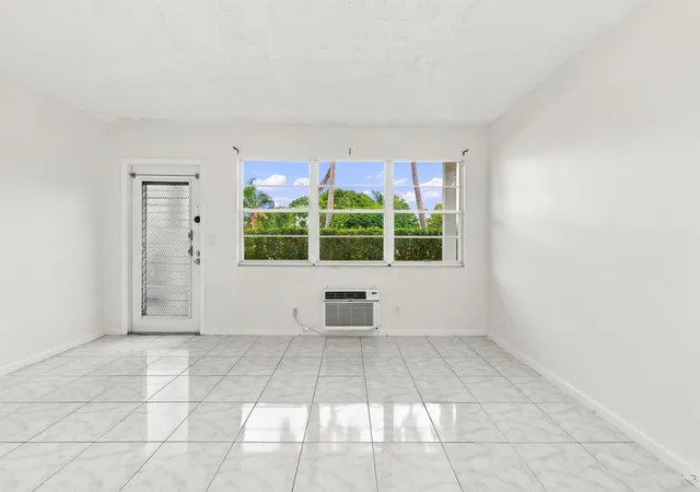 Photo 3 of Condo for sale at 310 Oakridge R Ct #310, Deerfield Beach, FL 33442 | MLS# B26062532 | Listing updated on 2026-10-02
