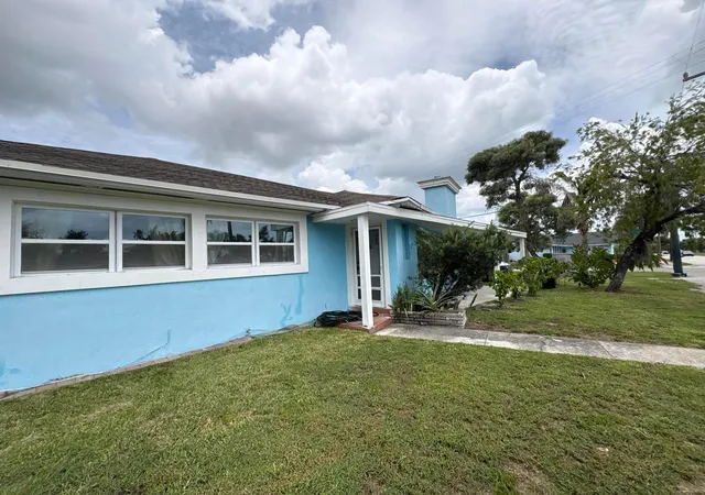 Photo 4 of Single family home for sale at 1001 Sunrise Blvd, Fort Pierce, FL 34950 | MLS# B26062569 | Listing updated on 2026-09-23
