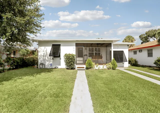 Photo 1 of Single family home for sale at 917 N Ocean Breeze, Lake Worth Beach, FL 33460 | MLS# B26062732 | Listing updated on 2026-10-06