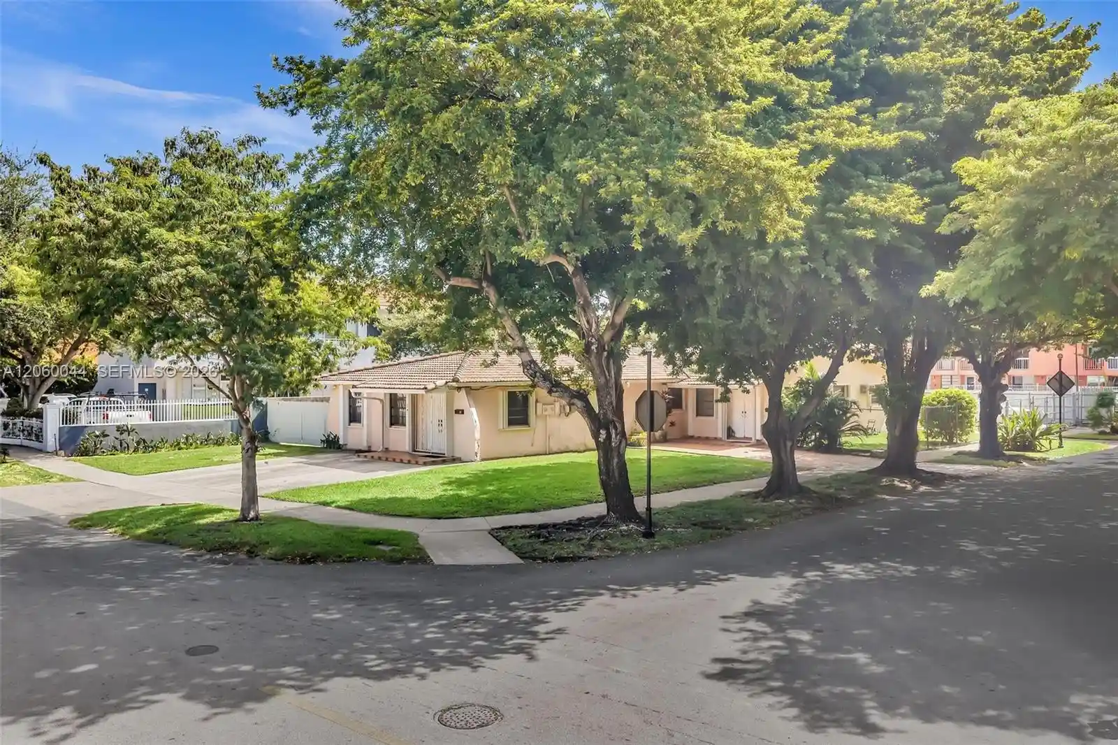 Photo 1 of Sale Pending at 39 Sw 114th Avenue, Miami, FL 33174 | MLS# A12060044 | Listing updated on 2026-10-21
