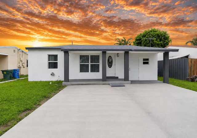 Photo 1 of Single family home for sale at 5209 N Andrews Ave, Fort Lauderdale, FL 33309 | MLS# B26062918 | Listing updated on 2026-09-23