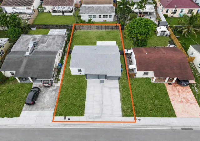 Photo 2 of Single family home for sale at 5209 N Andrews Ave, Fort Lauderdale, FL 33309 | MLS# B26062918 | Listing updated on 2026-09-23
