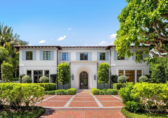 Photo 1 of Mansion for sale at 220 Jungle Rd, Palm Beach, FL 33480 | MLS# B26063010 | Listing updated on 2026-09-23