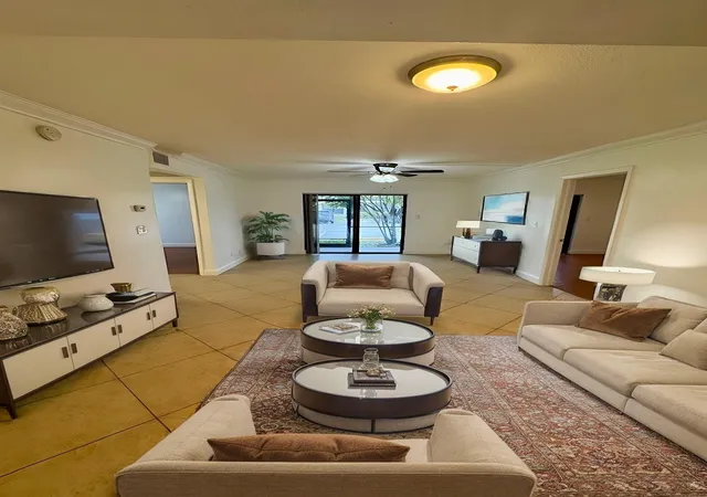 Listing Photo 5 - Condo for sale in building located at 10022 Winding Lake Rd, Sunrise, FL 33351 - Unit #102