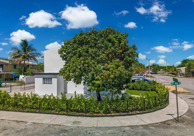 Photo 3 of Sale Pending at 4527 Nw 191st Terrace, Miami Gardens, FL 33055 | MLS# B26063137 | Listing updated on 2026-10-06
