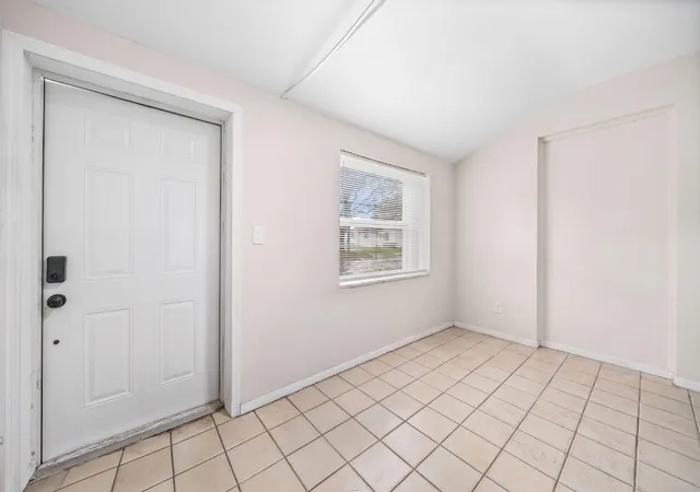 Listing Photo 3 - Condo for sale in building located at 1602 S 17th Ave, Hollywood, FL 33020 - Unit #1-3