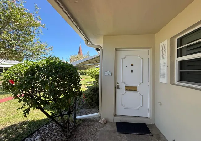 Photo 2 of Single family home for sale at 200 Bayview Ave #B, Boynton Beach, FL 33435 | MLS# B26063191 | Listing updated on 2026-10-09