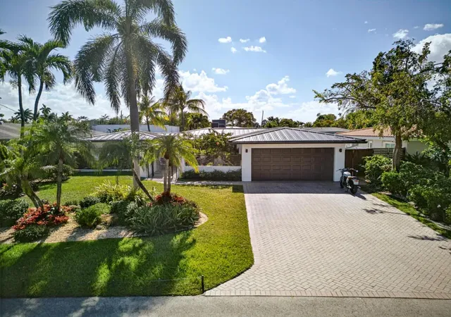 Photo 2 of Single family home for sale at 2125 Ne 17th Terrace, Wilton Manors, FL 33305 | MLS# B26063248 | Listing updated on 2026-10-01