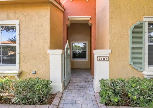 Photo 3 of Sale Pending at 2107 Anchor Ct, Fort Lauderdale, FL 33312 | MLS# B26063272 | Listing updated on 2026-09-19