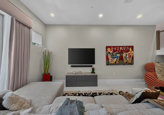 Photo 3 of Townhouse for sale at 3224 Ne 4th Street, Pompano Beach, FL 33062 | MLS# B26063409 | Listing updated on 2026-09-23