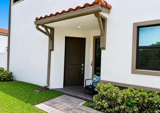 Photo 2 of Townhouse for sale at 4414 Hemlock Dr, Riviera Beach, FL 33410 | MLS# B26063429 | Listing updated on 2026-10-09