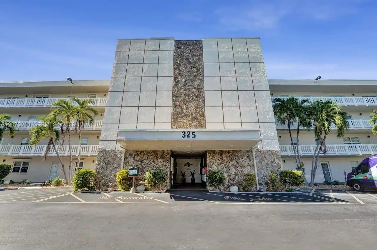 Listing Photo 1 - Condo for sale in 325 Se 11Th Ter located at 325 Se 11Th Ter, Dania Beach, FL 33004 - Unit #107