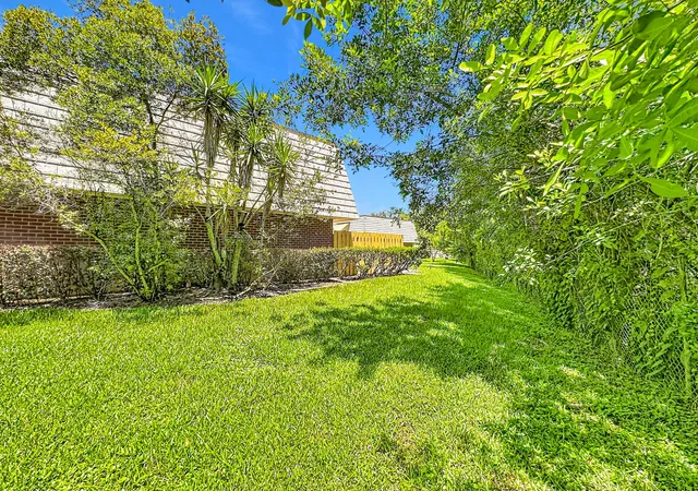 Photo 2 of Townhouse for sale at 3192 Se Brook St, Stuart, FL 34997 | MLS# B26063504 | Listing updated on 2026-10-08