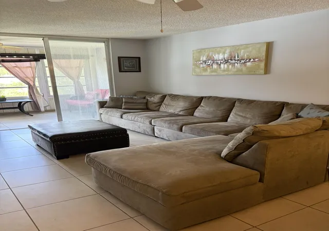 Listing Photo 5 - Condo for sale in building located at 2649 Nw 48Th Ter, Lauderdale Lakes, FL 33313 - Unit #340