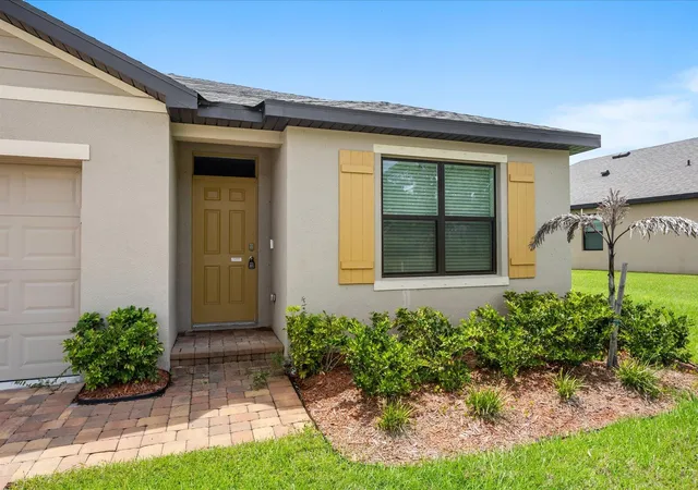 Photo 3 of Single family home for sale at 435 Seafoam Cir, Fort Pierce, FL 34945 | MLS# B26063549 | Listing updated on 2026-10-09