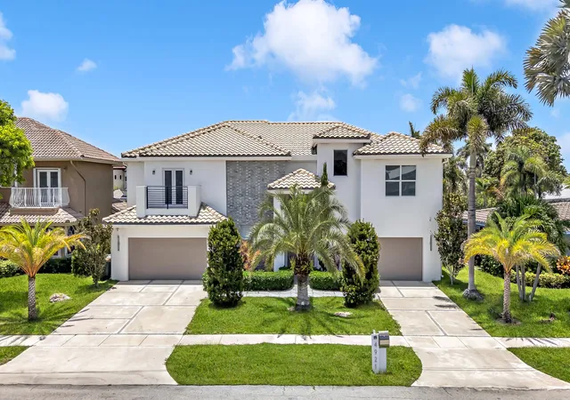 Photo 3 of Single family home for sale at 4921 Ne 28th Avenue, Lighthouse Point, FL 33064 | MLS# B26063573 | Listing updated on 2026-09-23
