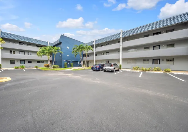 Photo 3 of Condo for sale at 7807 Golf Cir Dr #105, Margate, FL 33063 | MLS# B26063779 | Listing updated on 2026-10-08