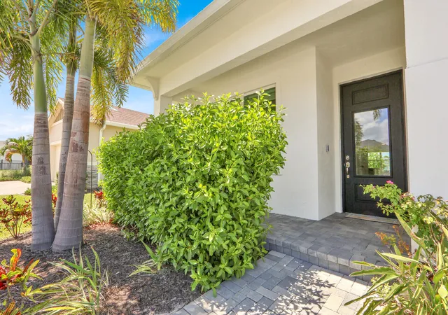 Photo 3 of Single family home for sale at 977 Se Crosswood Way, Port Saint Lucie, FL 34984 | MLS# B26063832 | Listing updated on 2026-10-09