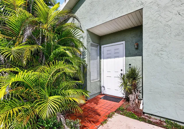Photo 4 of House for sale at 1713 SE Ryecroft Ct, Port Saint Lucie, FL 34952 | MLS# B26064106 | Listing updated on 2026-09-23