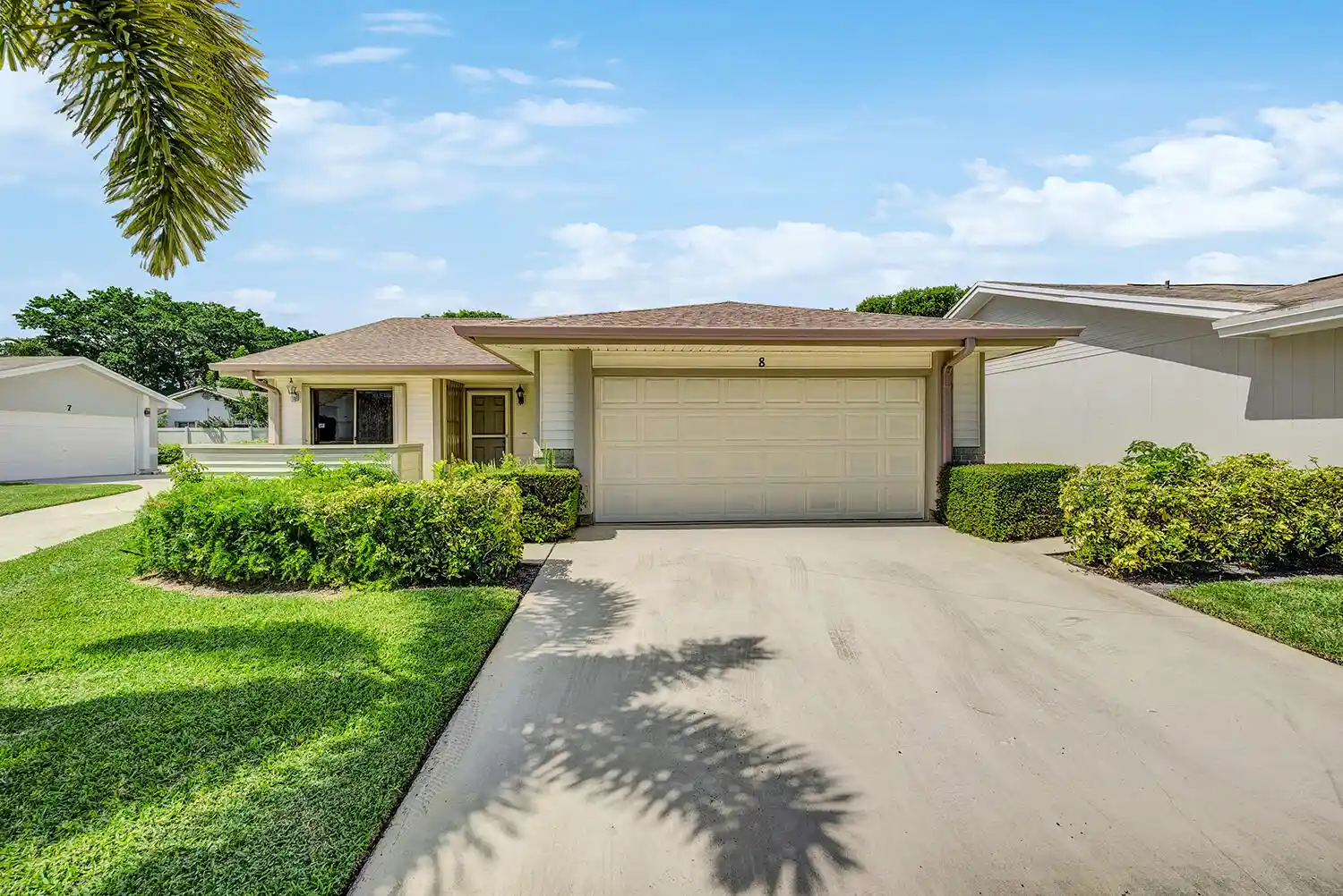 Photo 1 of Single family home for sale at 8 Eaton Pl, Boynton Beach, FL 33426 | MLS# B26064195 | Listing updated on 2026-10-28