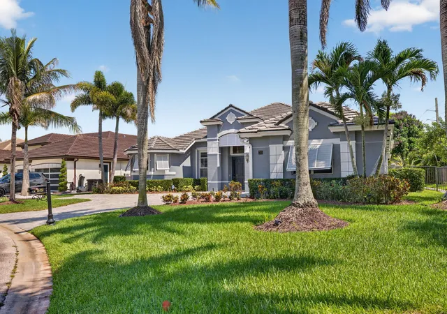 Photo 2 of Single family home for sale at 755 Sw River Bnd Cir, Stuart, FL 34997 | MLS# B26064205 | Listing updated on 2026-10-05