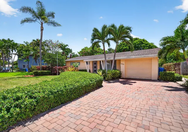 Photo 3 of Single family home for sale at 1858 Ne 34th Street, Oakland Park, FL 33306 | MLS# B26064228 | Listing updated on 2026-10-05