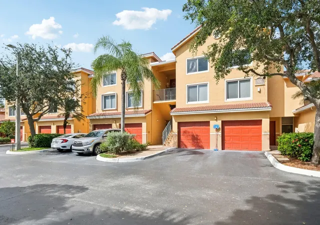 Photo 1 of Condo for sale at 300 Scotia Dr #304, Hypoluxo, FL 33462 | MLS# B26064297 | Listing updated on 2026-09-27