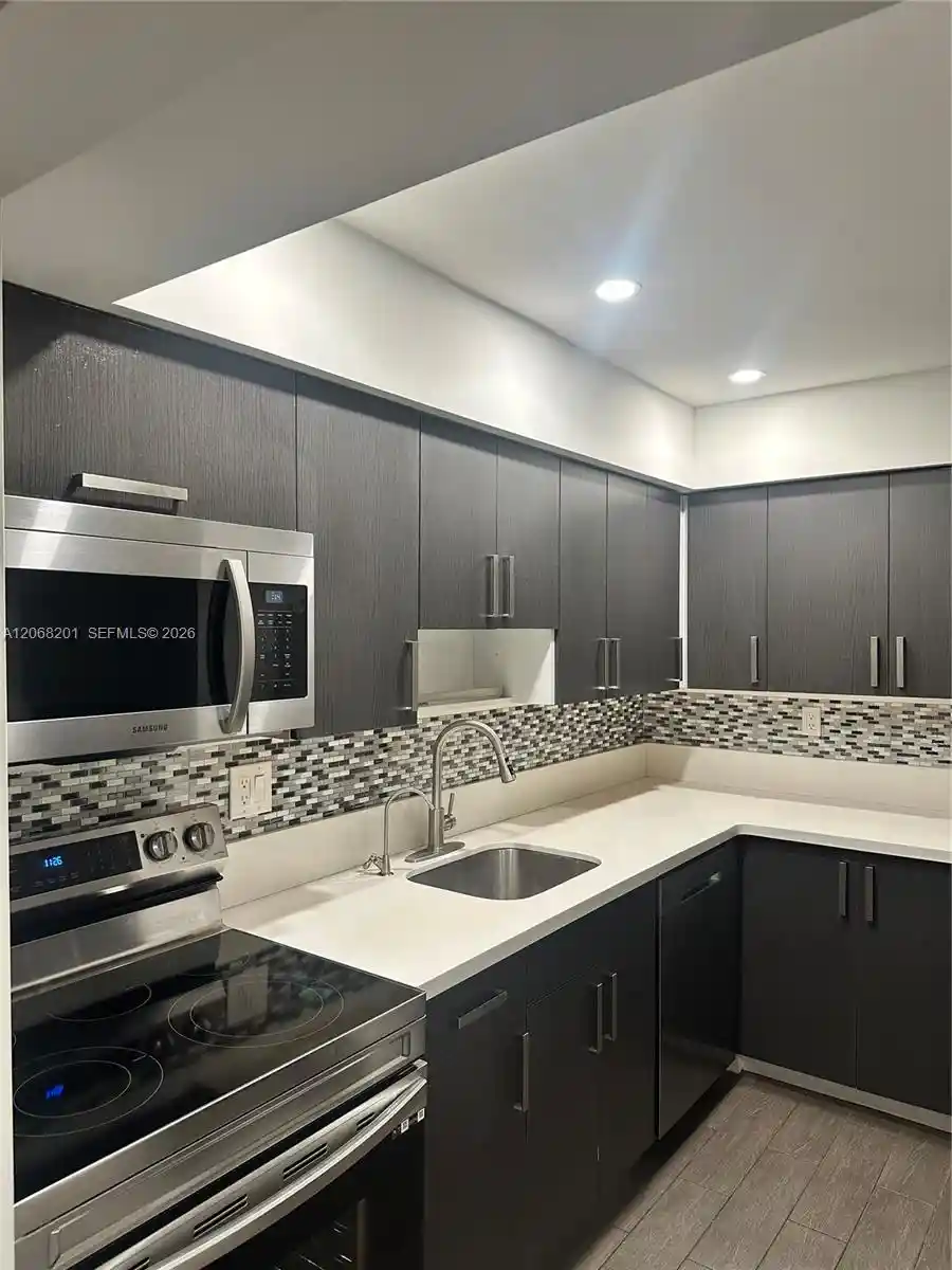 Listing Photo 1 - Condo for sale in 9449 Sw 76Th St located at 9449 Sw 76Th St, Miami, FL 33173 - Unit #T5