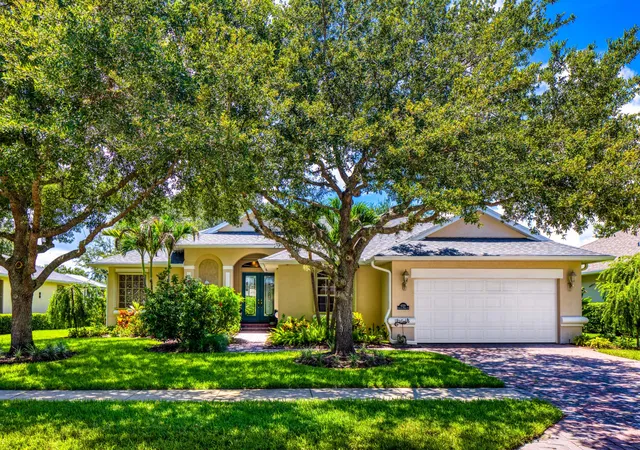 Photo 1 of Single family home for sale at 4220 Abington Woods Cir, Vero Beach, FL 32967 | MLS# B26064376 | Listing updated on 2026-10-05