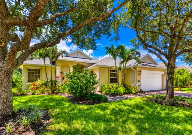 Photo 2 of Single family home for sale at 4220 Abington Woods Cir, Vero Beach, FL 32967 | MLS# B26064376 | Listing updated on 2026-10-05