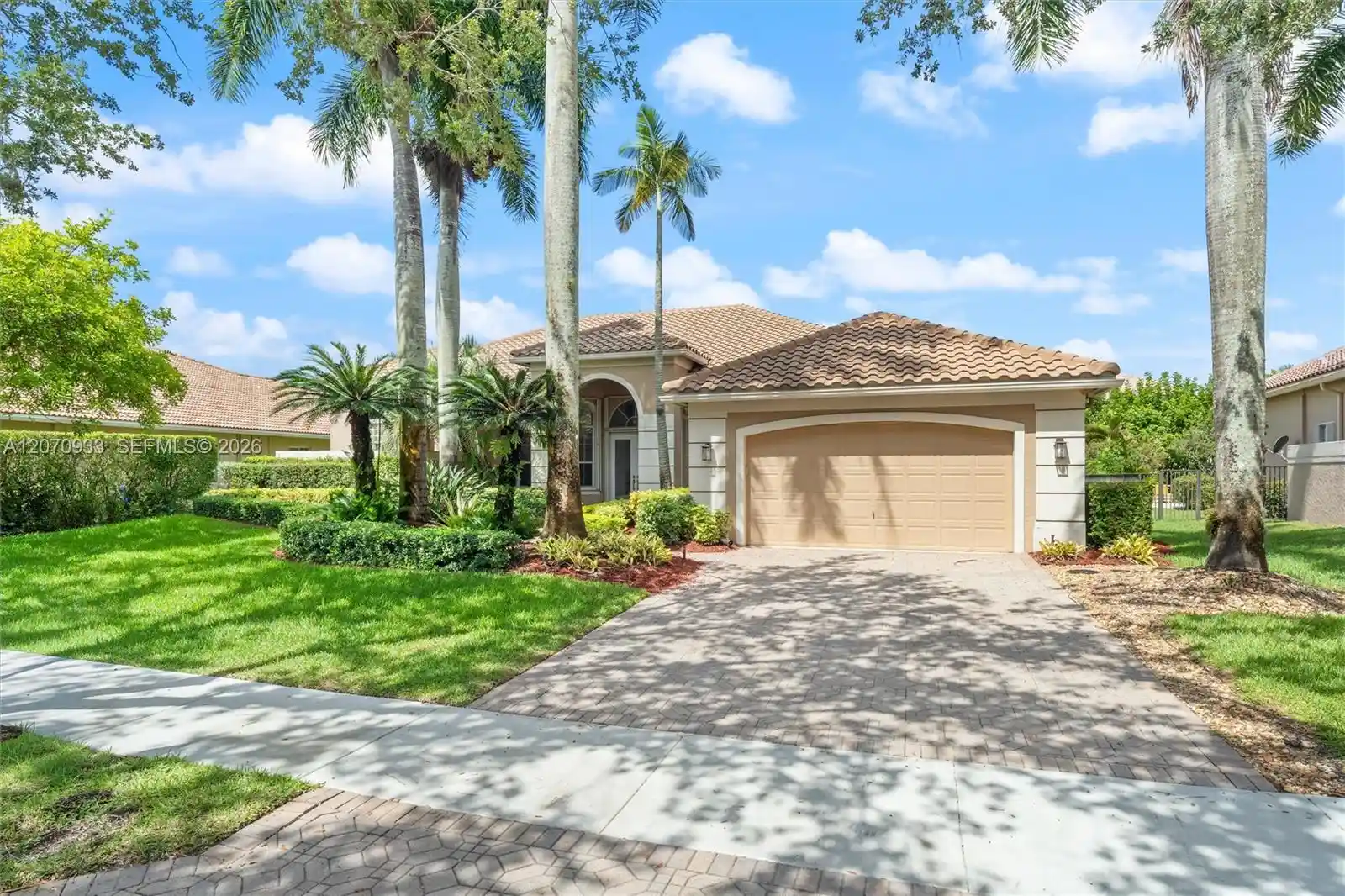 Photo 1 of Single family home for sale at 2733 Meadowood Dr, Weston, FL 33332 | MLS# A12070933 | Listing updated on 2026-10-29