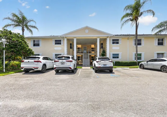 Photo 2 of Condo for sale at 203 Grv Isle Cir, Vero Beach, FL 32962 | MLS# B26064480 | Listing updated on 2026-09-23