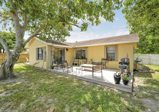 Photo 3 of Single family home for sale at 9235 Saddlecreek Dr, Boca Raton, FL 33496 | MLS# B26064485 | Listing updated on 2026-10-08
