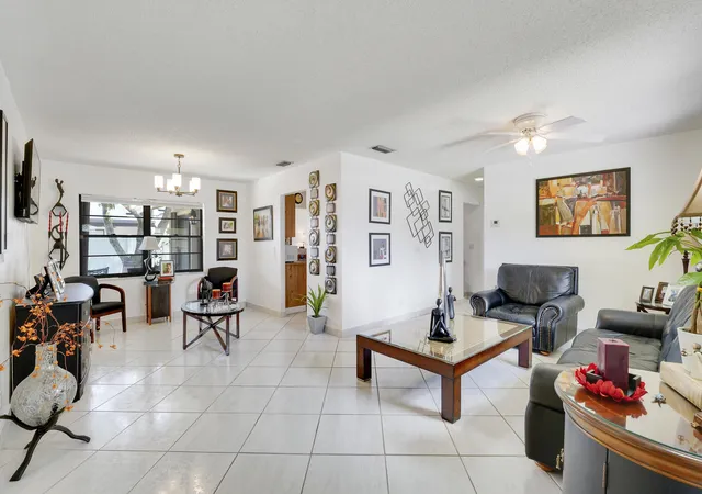 Photo 4 of Single family home for sale at 9235 Saddlecreek Dr, Boca Raton, FL 33496 | MLS# B26064485 | Listing updated on 2026-10-08