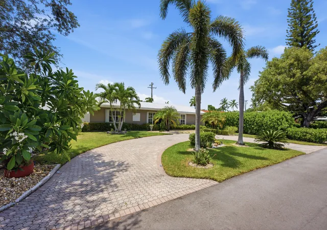 Photo 3 of Single family home for sale at 2511 Ne 20th Avenue, Lighthouse Point, FL 33064 | MLS# B26064522 | Listing updated on 2026-09-23