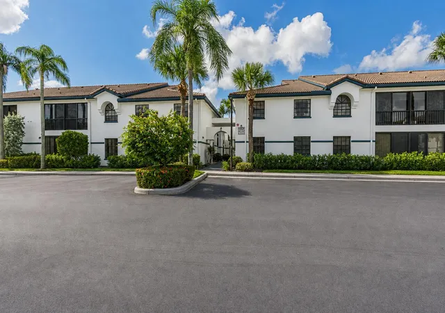 Photo 2 of Condo for sale at 5136 Floria Dr #H, Boynton Beach, FL 33437 | MLS# B26064623 | Listing updated on 2026-10-09