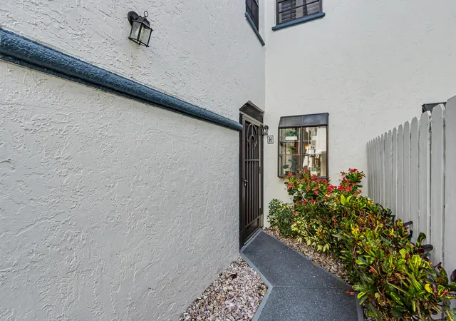 Photo 3 of Condo for sale at 5136 Floria Dr #H, Boynton Beach, FL 33437 | MLS# B26064623 | Listing updated on 2026-10-09