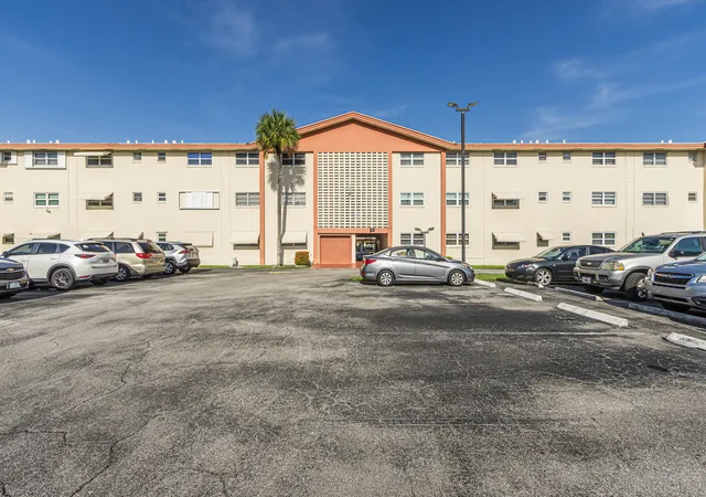 Photo 3 of Condo for sale at 5300 Washington St #P131, Hollywood, FL 33021 | MLS# B26064681 | Listing updated on 2026-10-08